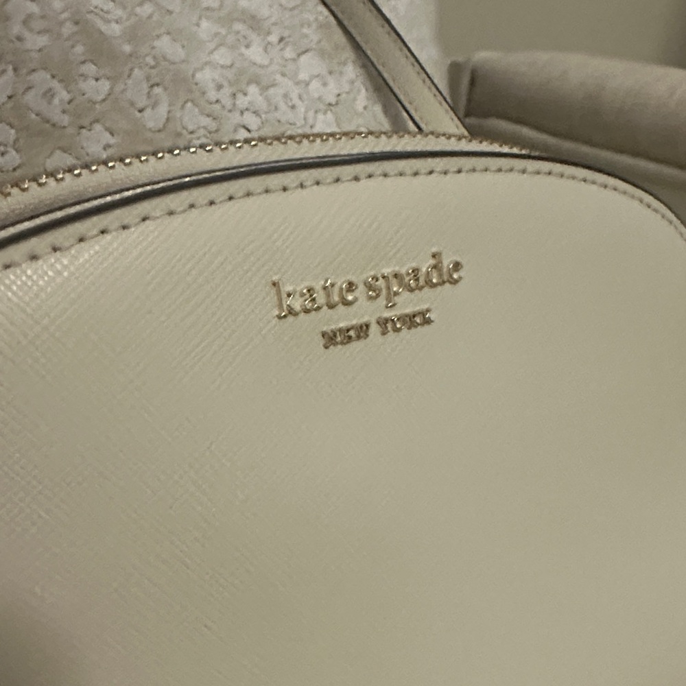 Kate Spade Ivory Crossbody Bag with Gold Chain - Picture 2 of 6